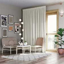 Dormitorio con cortinas y decoración moderna